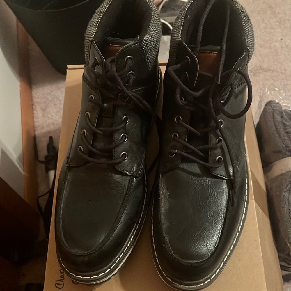 Nice pair of dress boots leather outsole and orthopedic sole. Only wore once